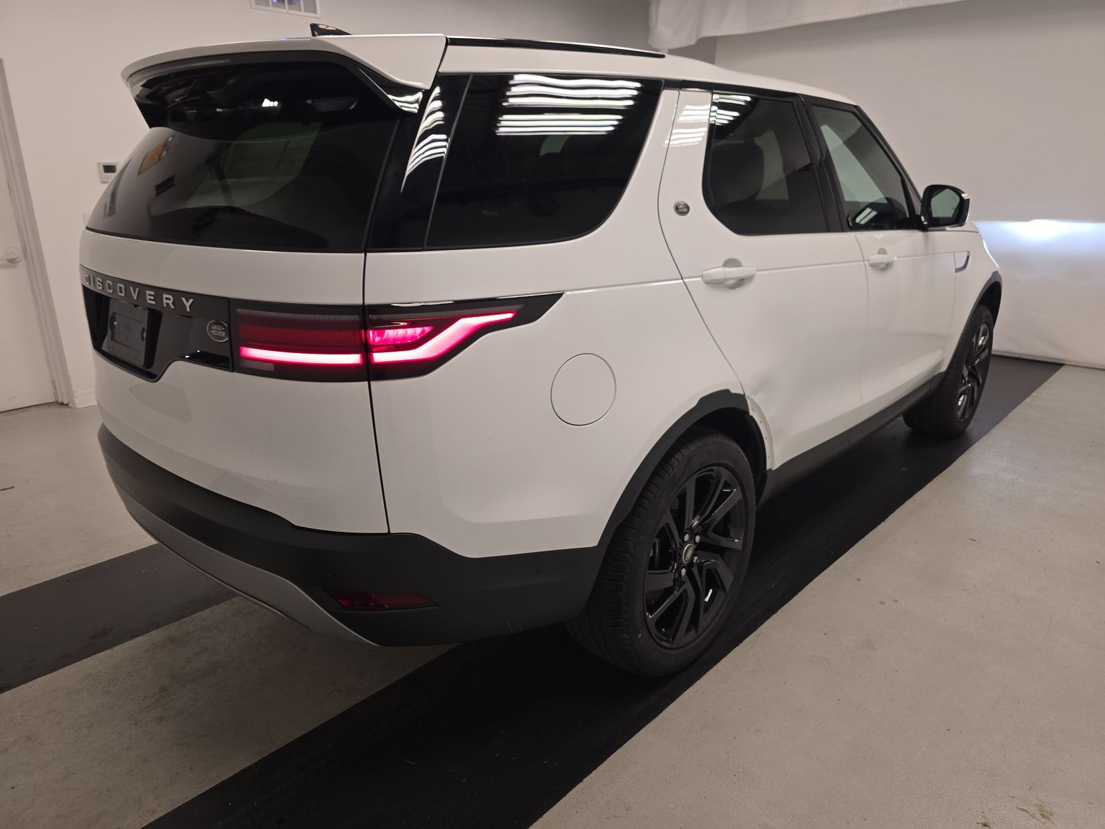 2023 Land Rover Discovery S FWD