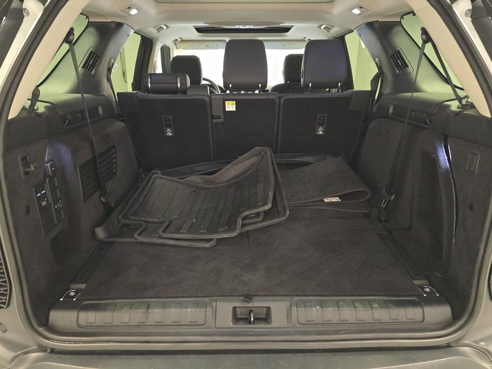 2023 Land Rover Discovery S FWD