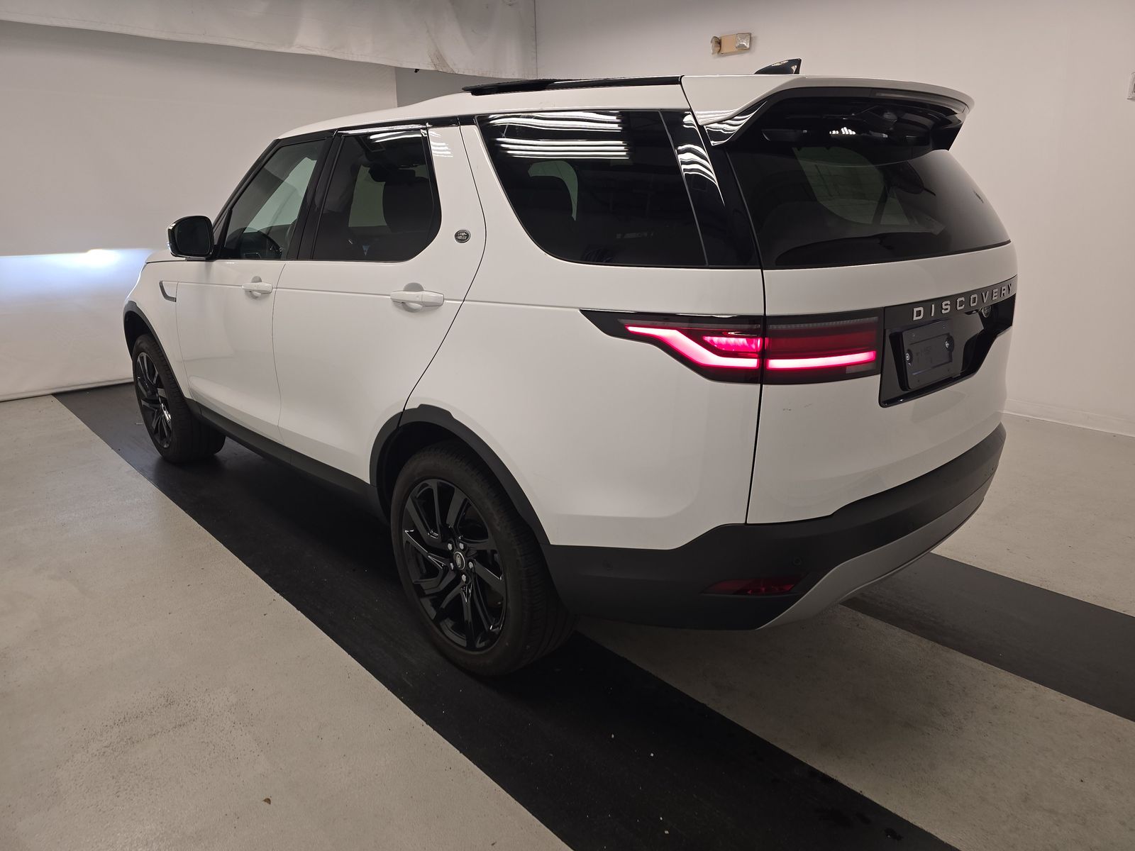 2023 Land Rover Discovery S FWD