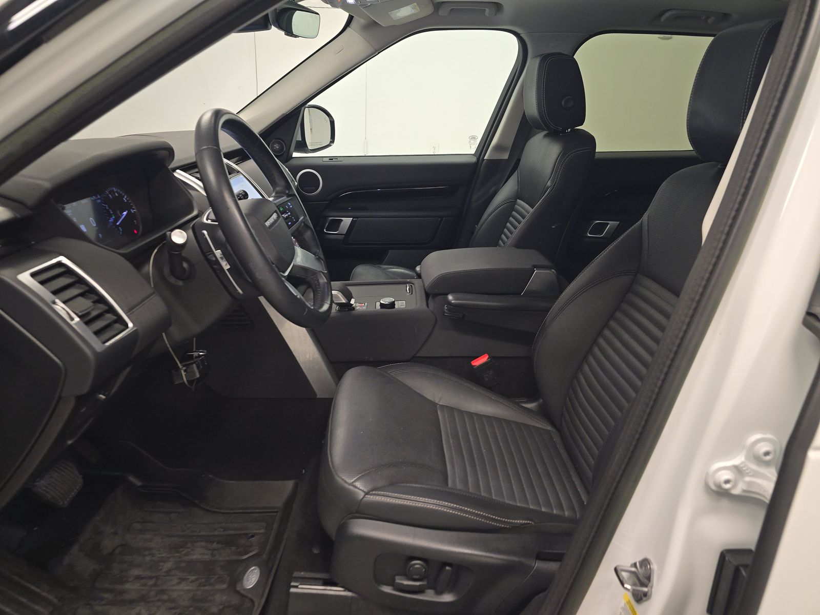 2023 Land Rover Discovery S FWD