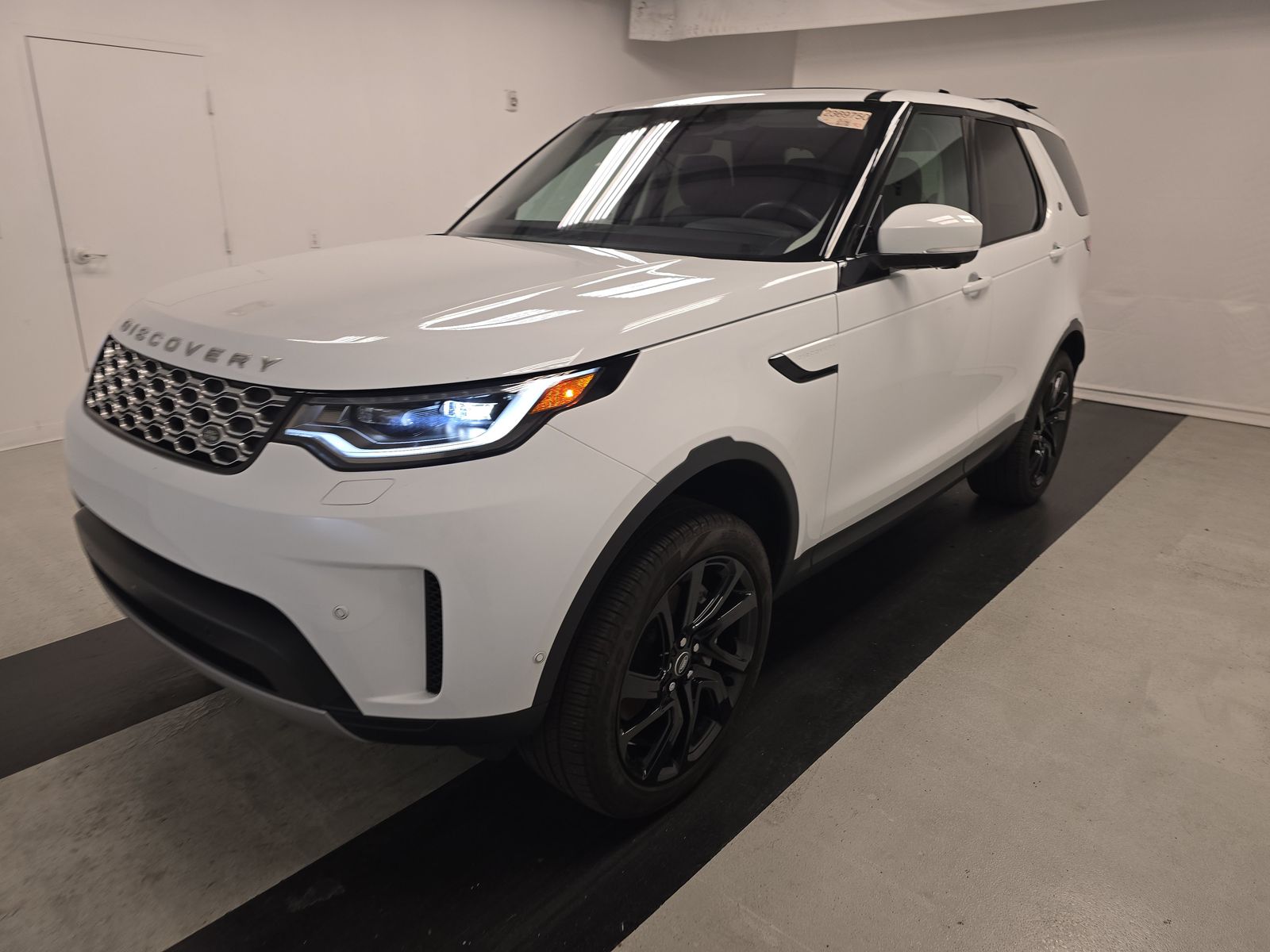 2023 Land Rover Discovery S FWD