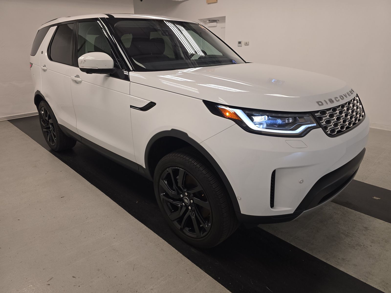 2023 Land Rover Discovery S FWD