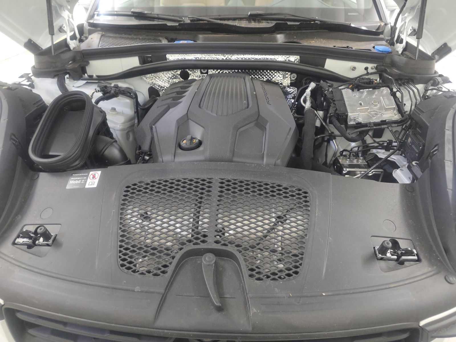 2026 Porsche Macan Base AWD