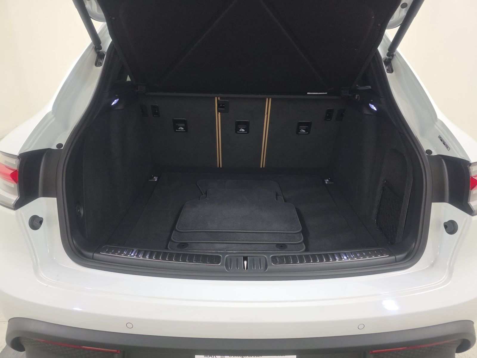 2026 Porsche Macan Base AWD