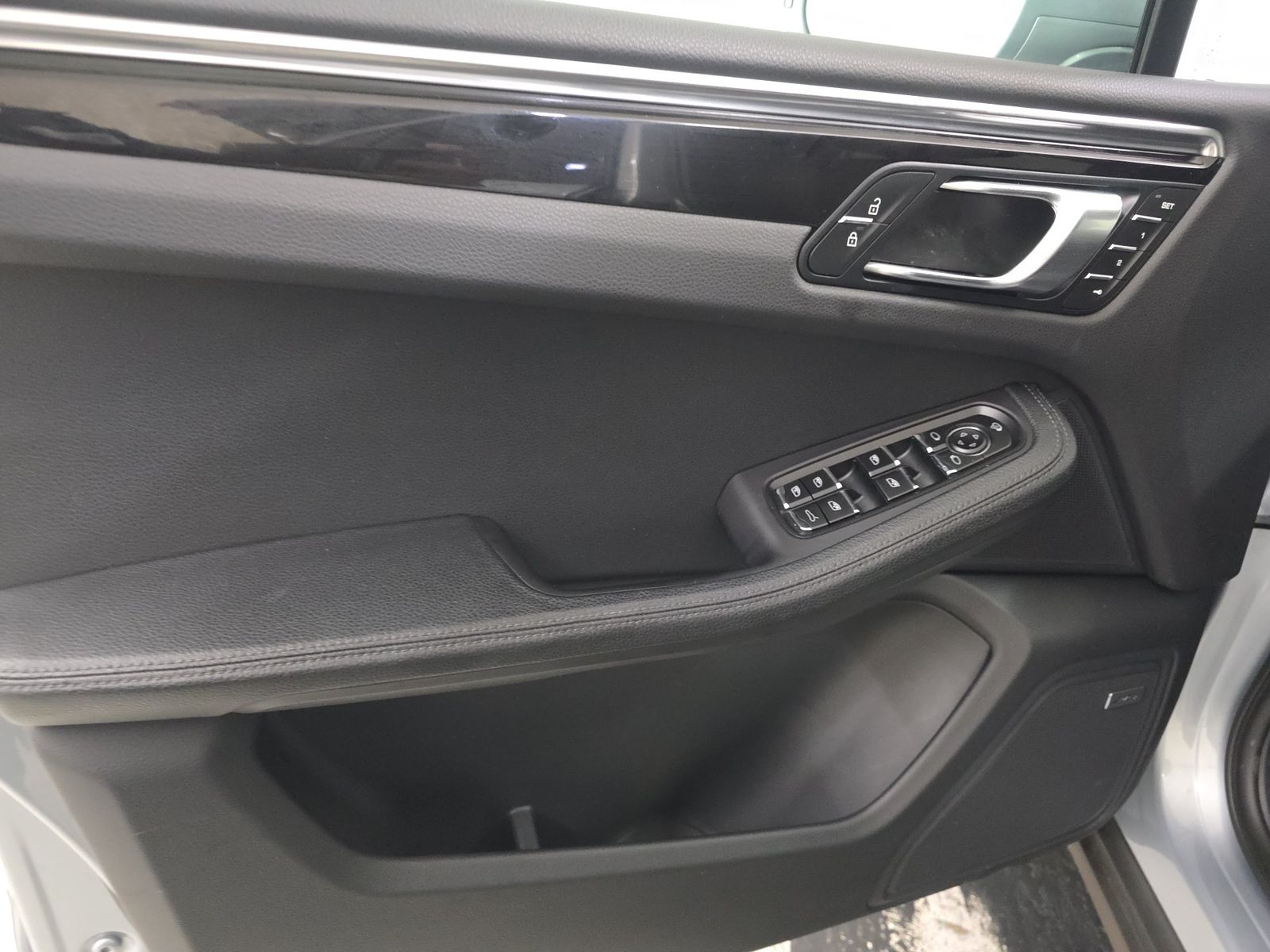 2024 Porsche Macan Base AWD