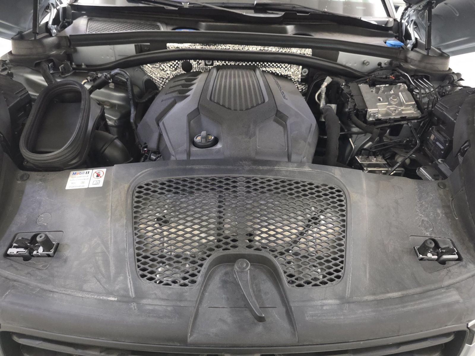 2024 Porsche Macan Base AWD