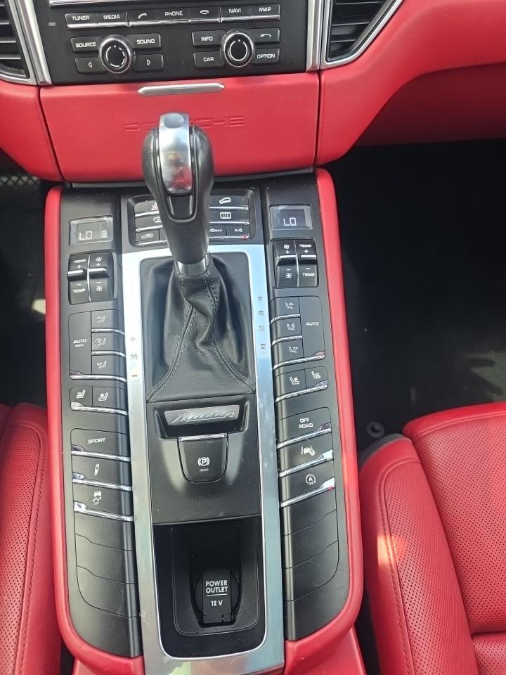 2015 Porsche Macan Turbo AWD