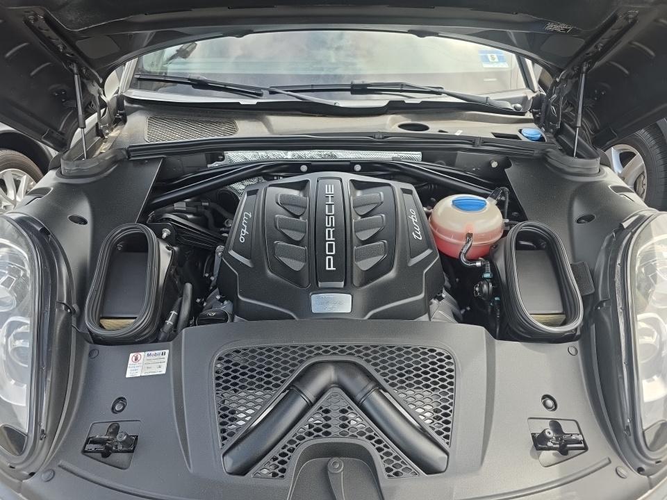 2015 Porsche Macan Turbo AWD
