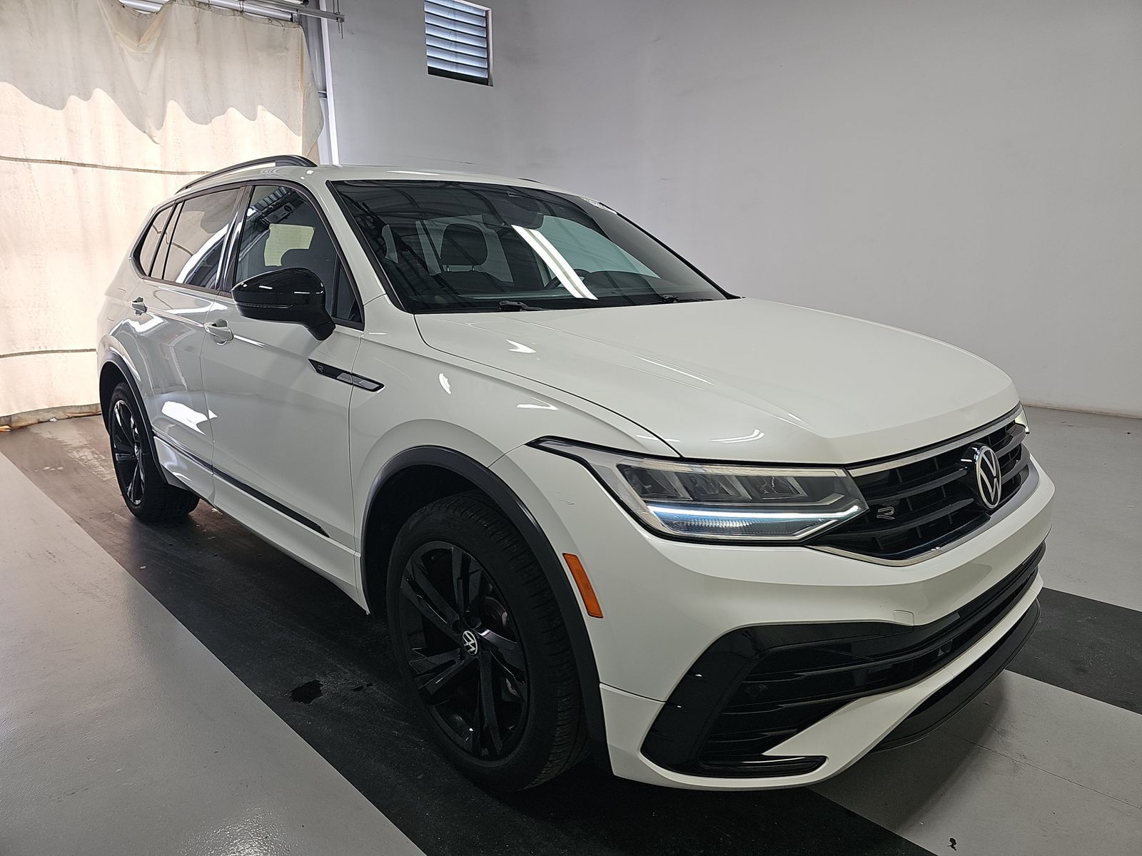 2023 Volkswagen Tiguan 2.0T SE R-Line Black AWD