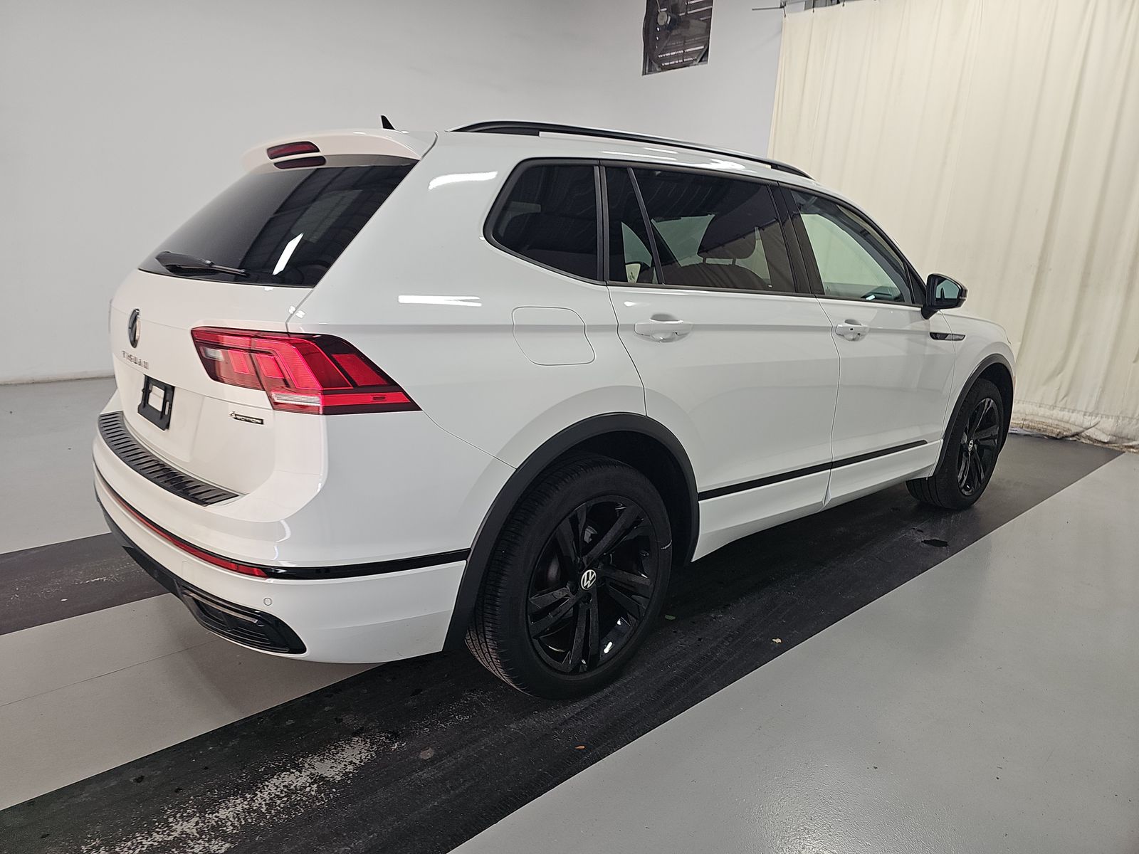 2023 Volkswagen Tiguan 2.0T SE R-Line Black AWD