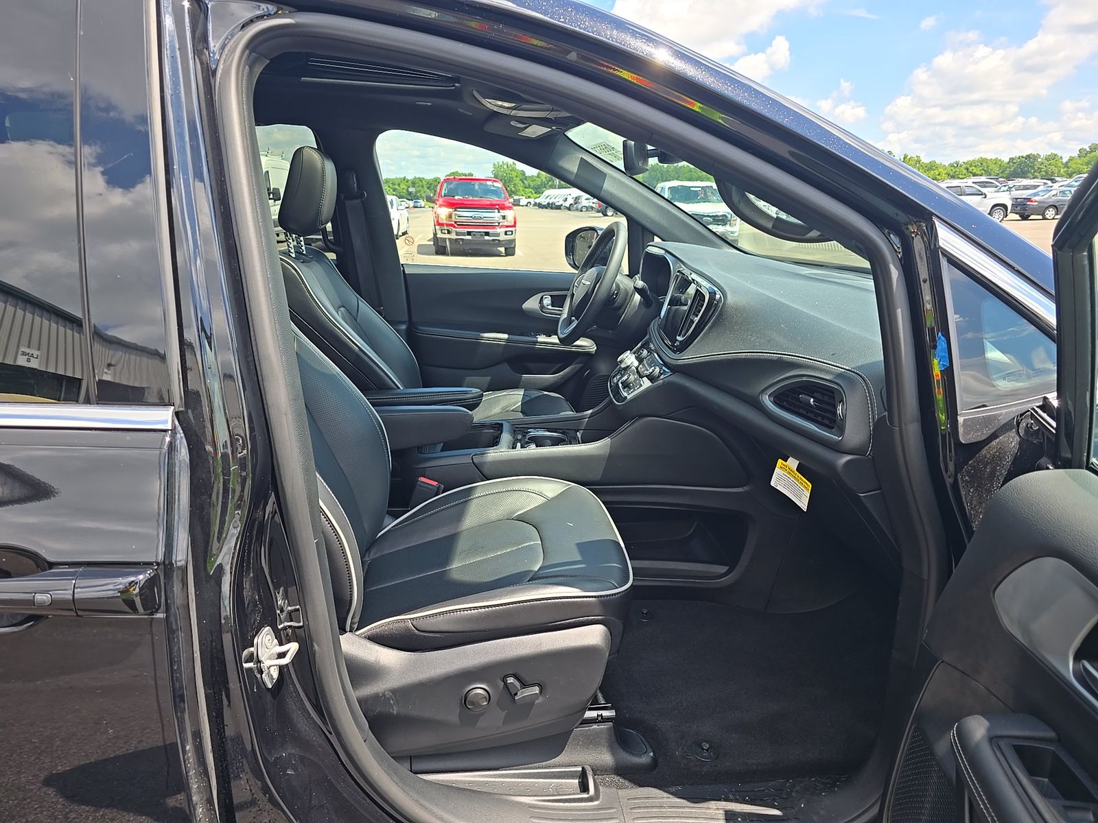 2026 Chrysler Pacifica Limited FWD
