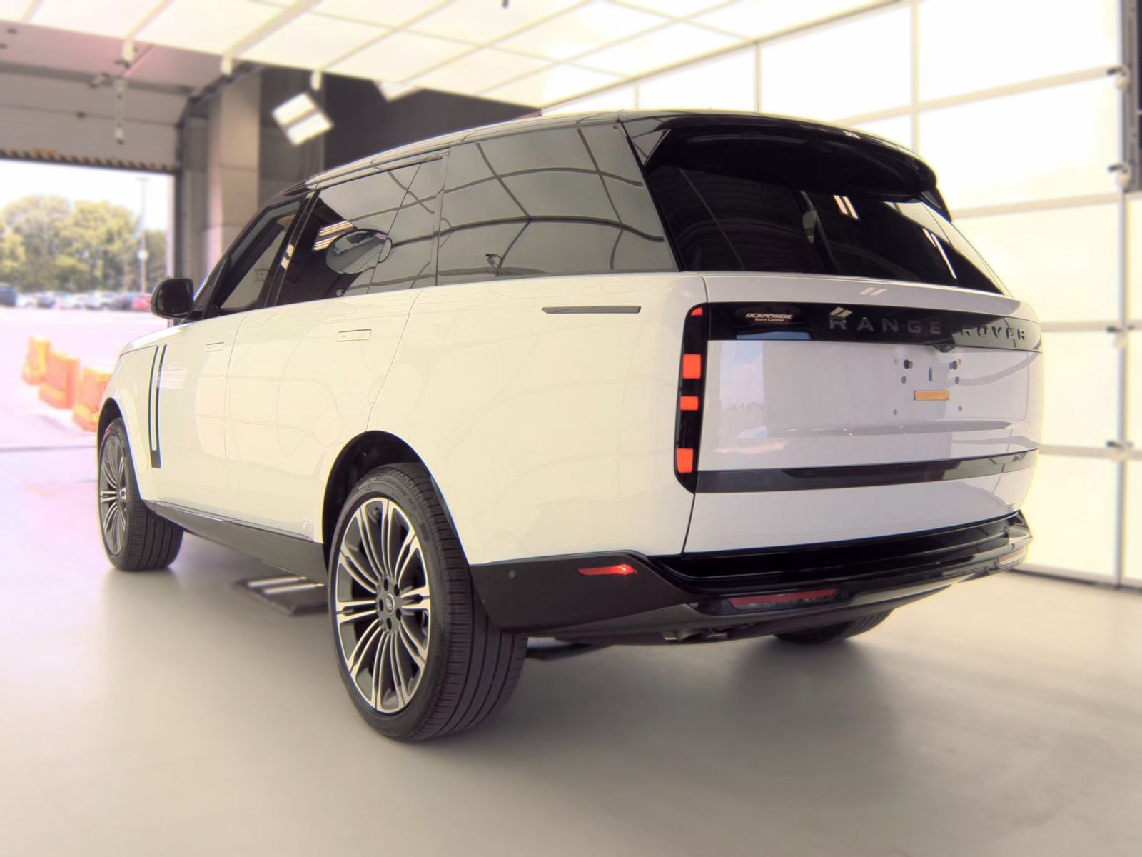 2025 Land Rover Range Rover SE LWB AWD