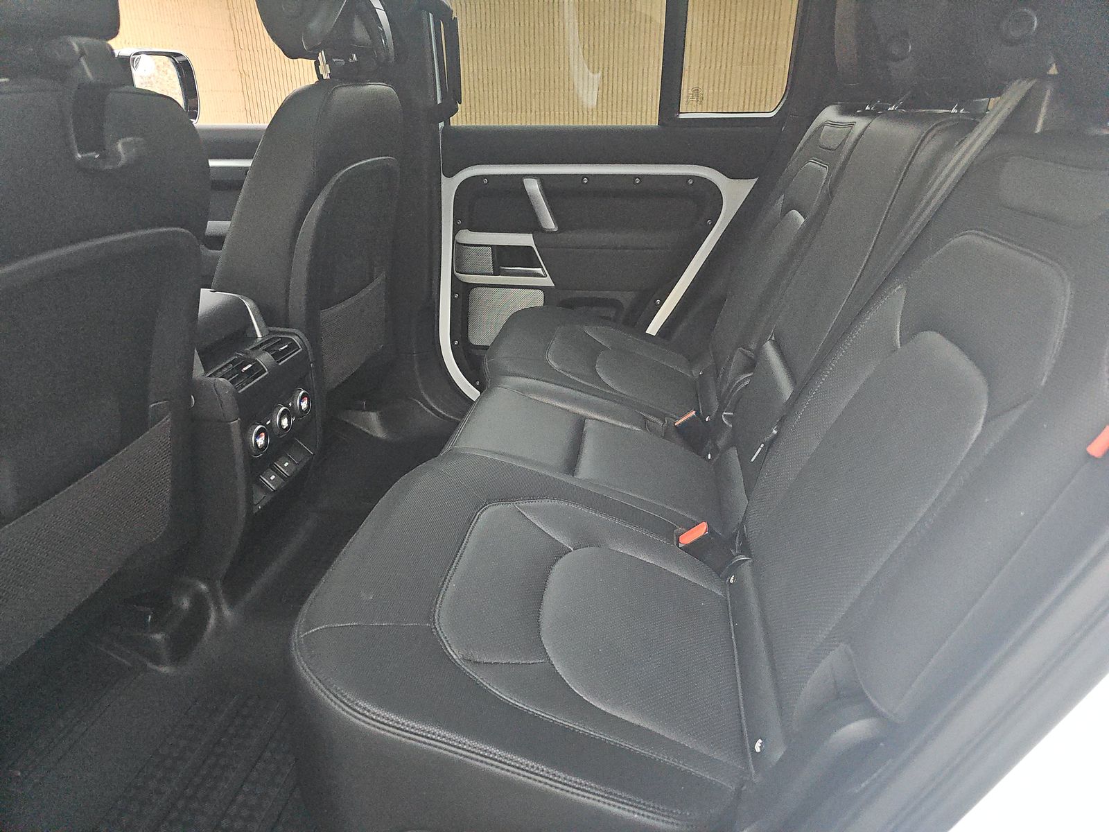 2023 Land Rover Defender 130 X-Dynamic SE AWD