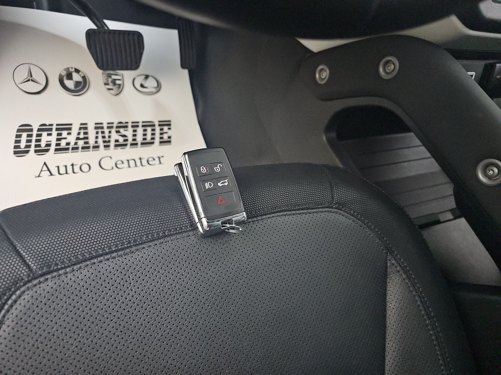 2023 Land Rover Defender 130 X-Dynamic SE AWD