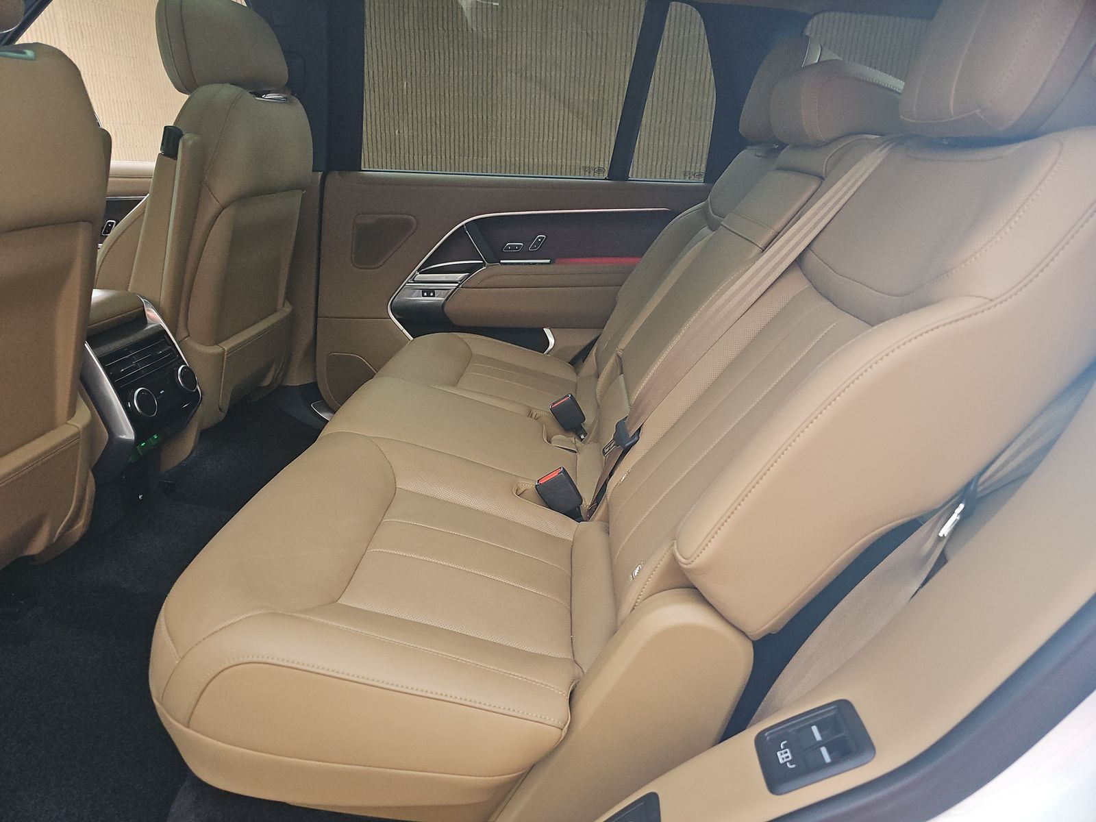 2025 Land Rover Range Rover SE LWB AWD