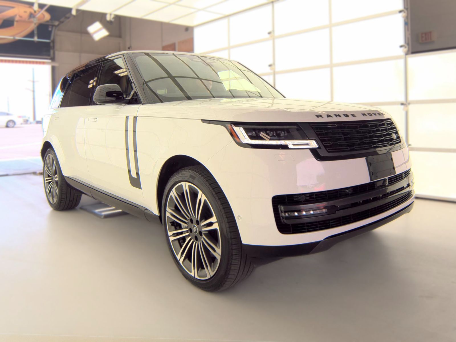 2025 Land Rover Range Rover SE LWB AWD