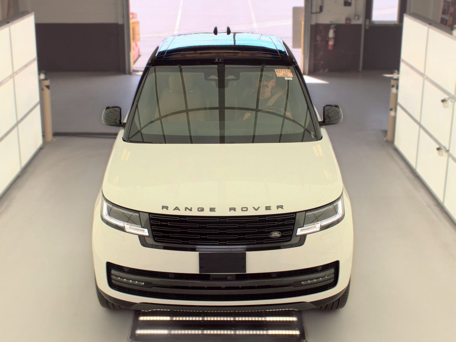 2025 Land Rover Range Rover SE LWB AWD