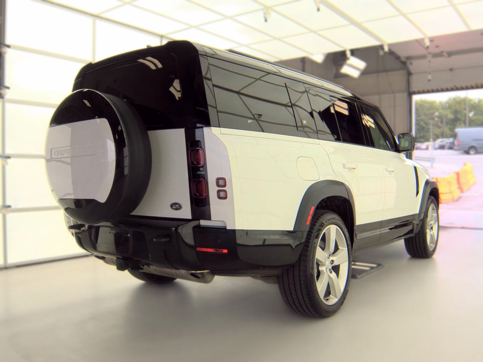 2023 Land Rover Defender 130 X-Dynamic SE AWD
