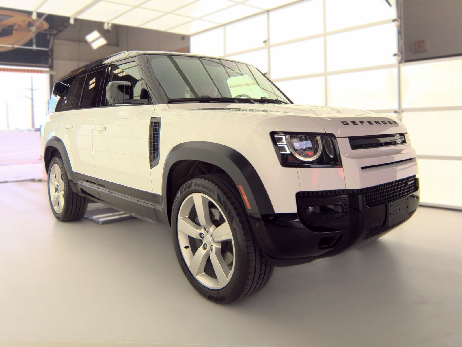2023 Land Rover Defender 130 X-Dynamic SE AWD