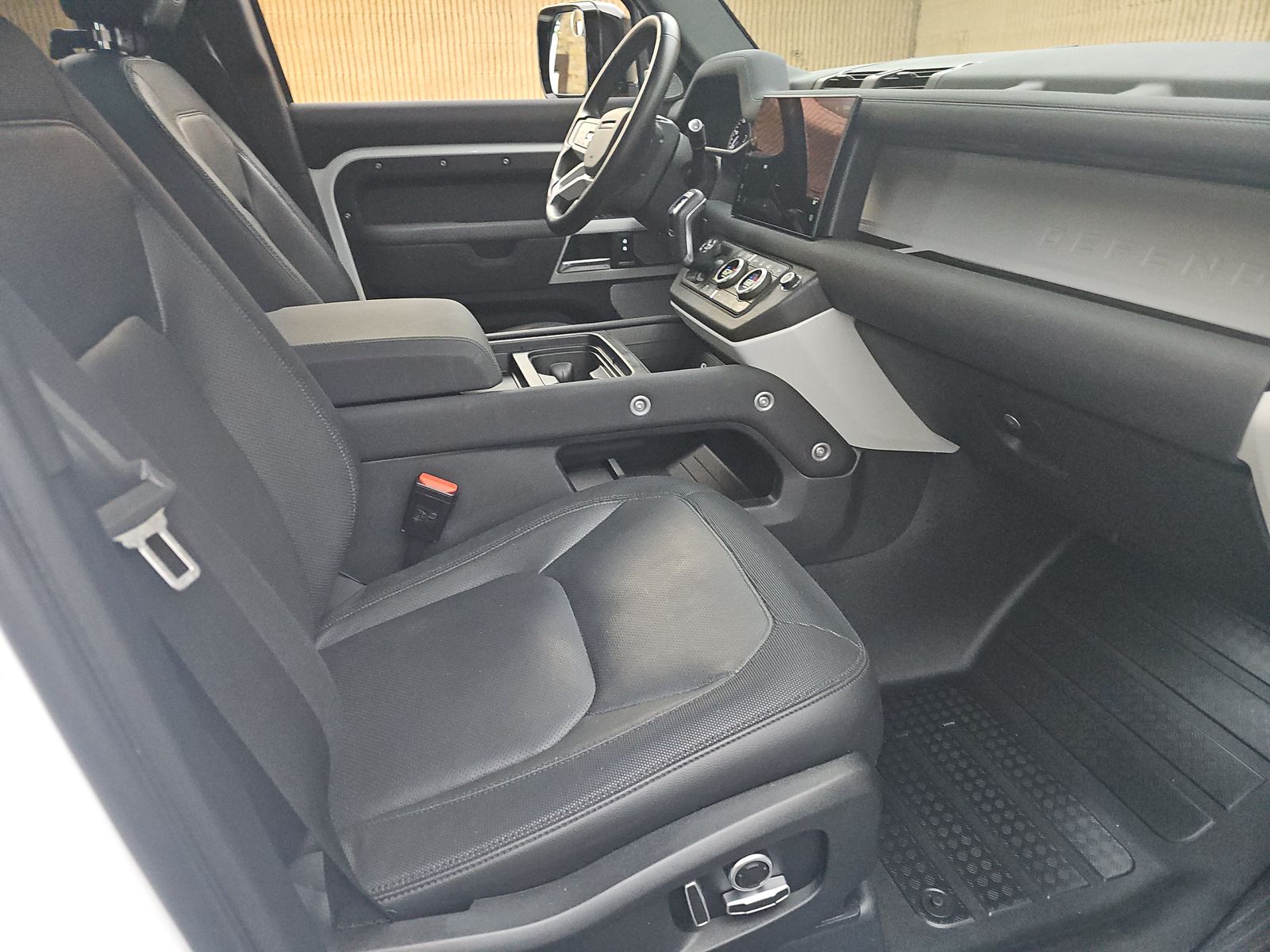 2023 Land Rover Defender 130 X-Dynamic SE AWD