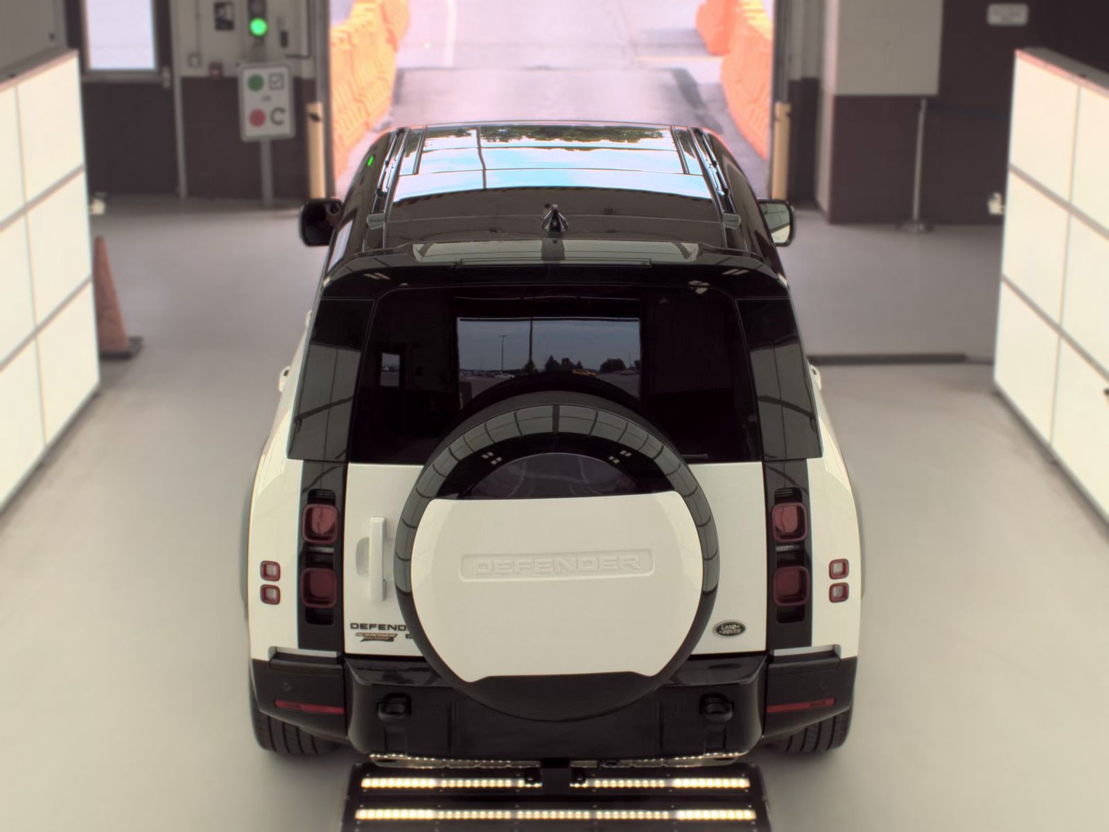 2023 Land Rover Defender 130 X-Dynamic SE AWD
