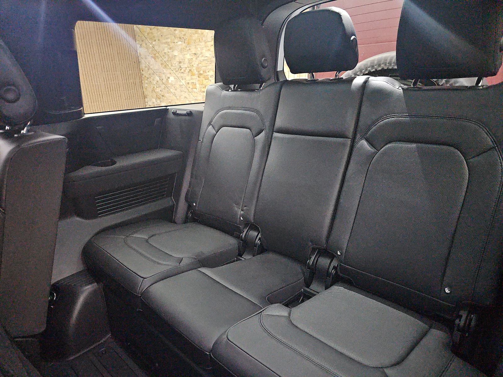 2023 Land Rover Defender 130 X-Dynamic SE AWD