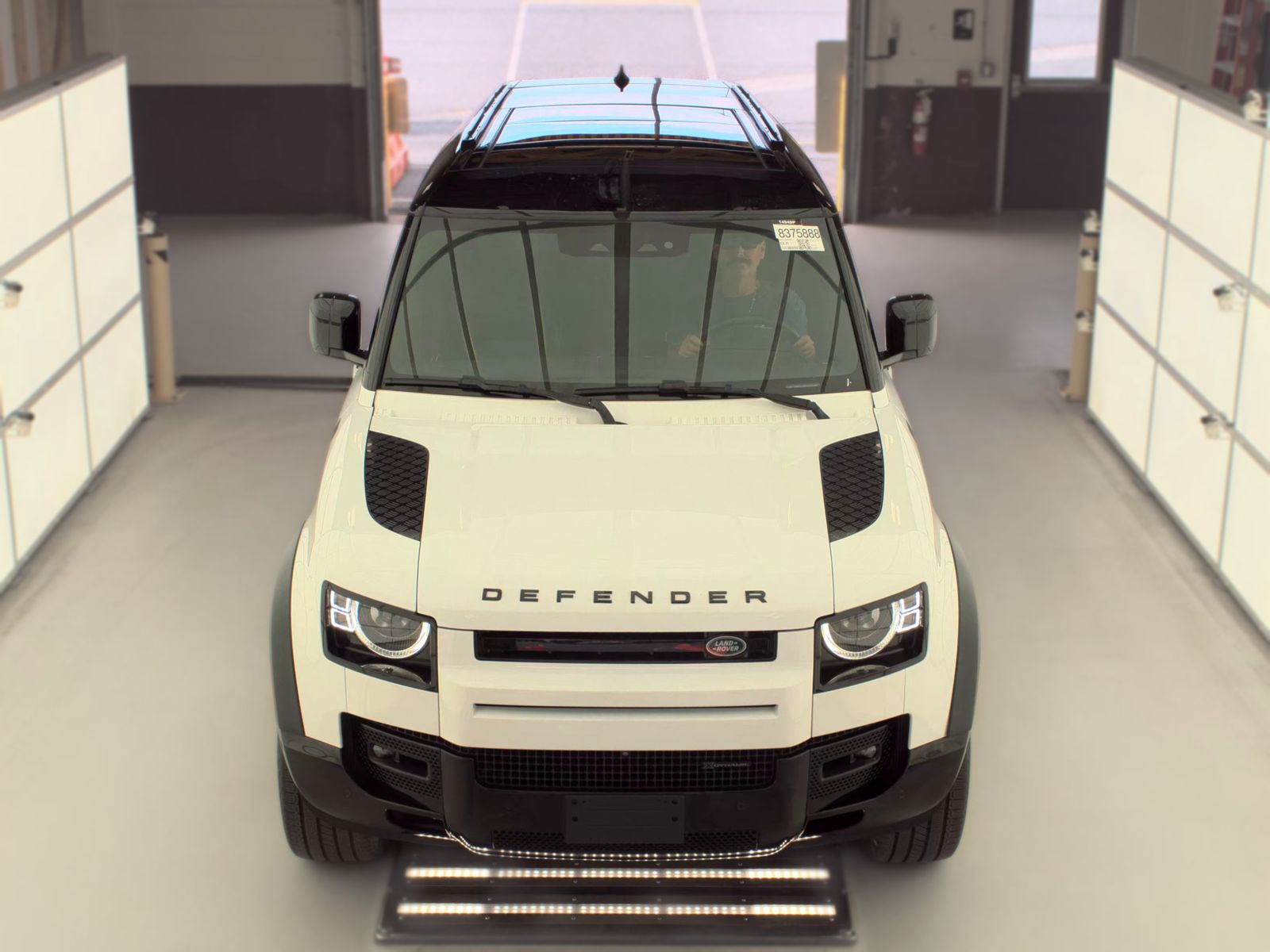 2023 Land Rover Defender 130 X-Dynamic SE AWD