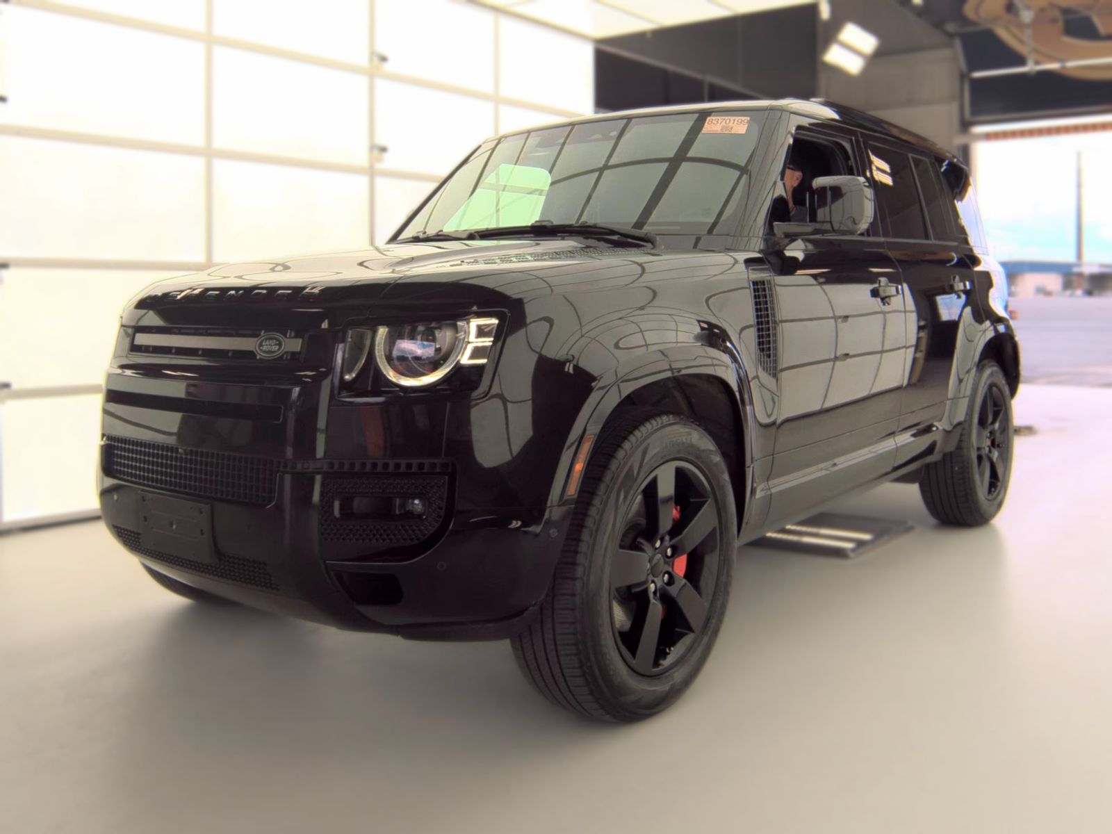 2024 Land Rover Defender 110 X-Dynamic SE AWD