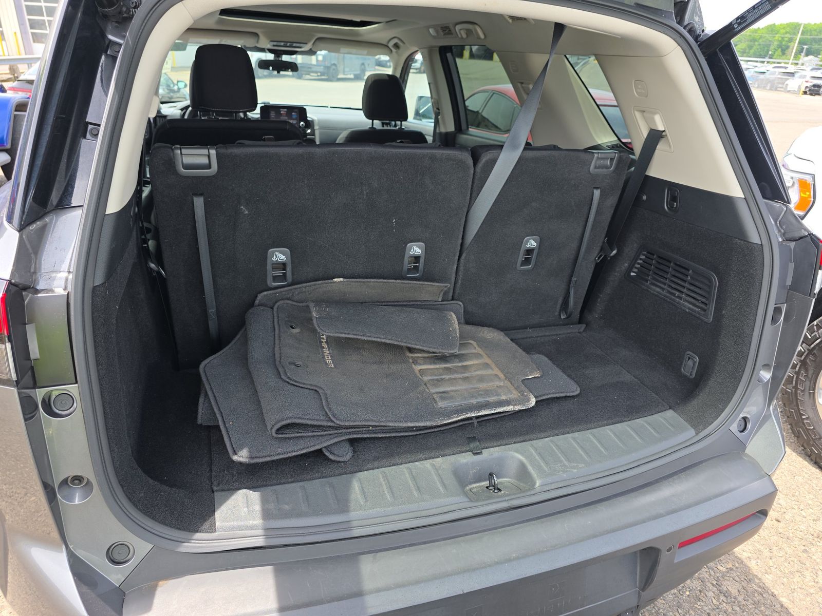 2023 Nissan Pathfinder SV AWD