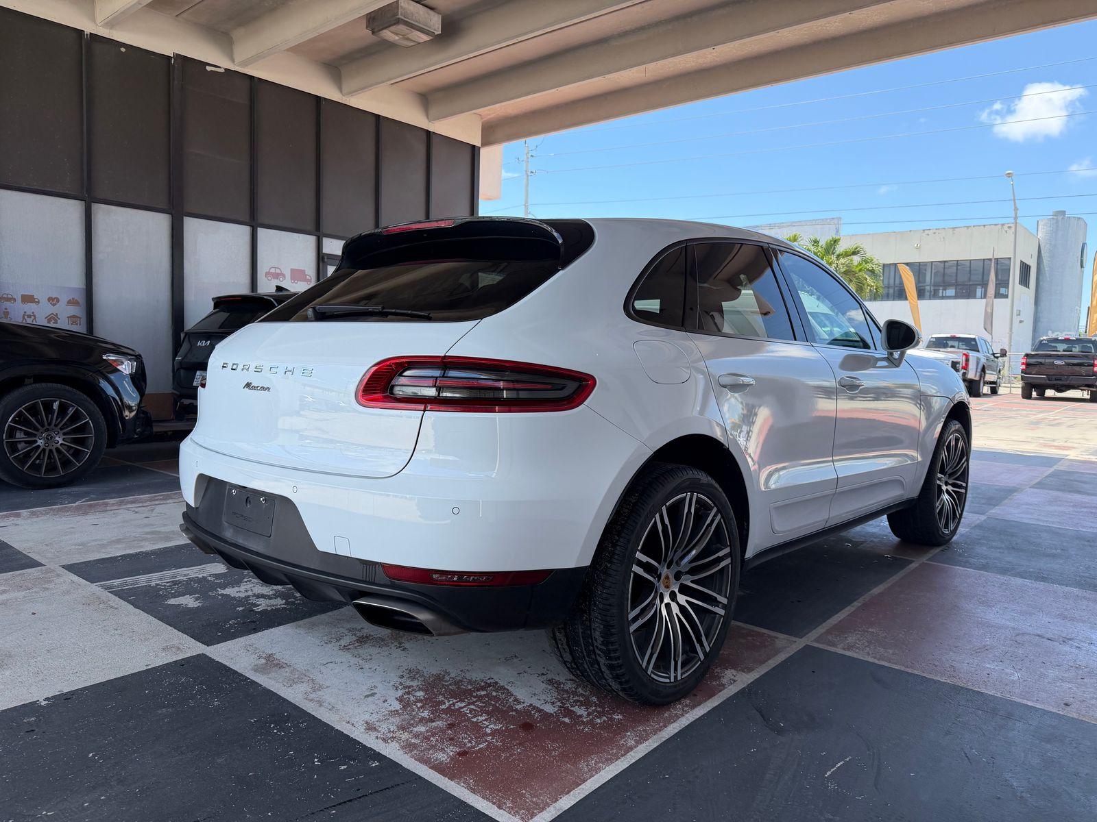 2018 Porsche Macan Base AWD