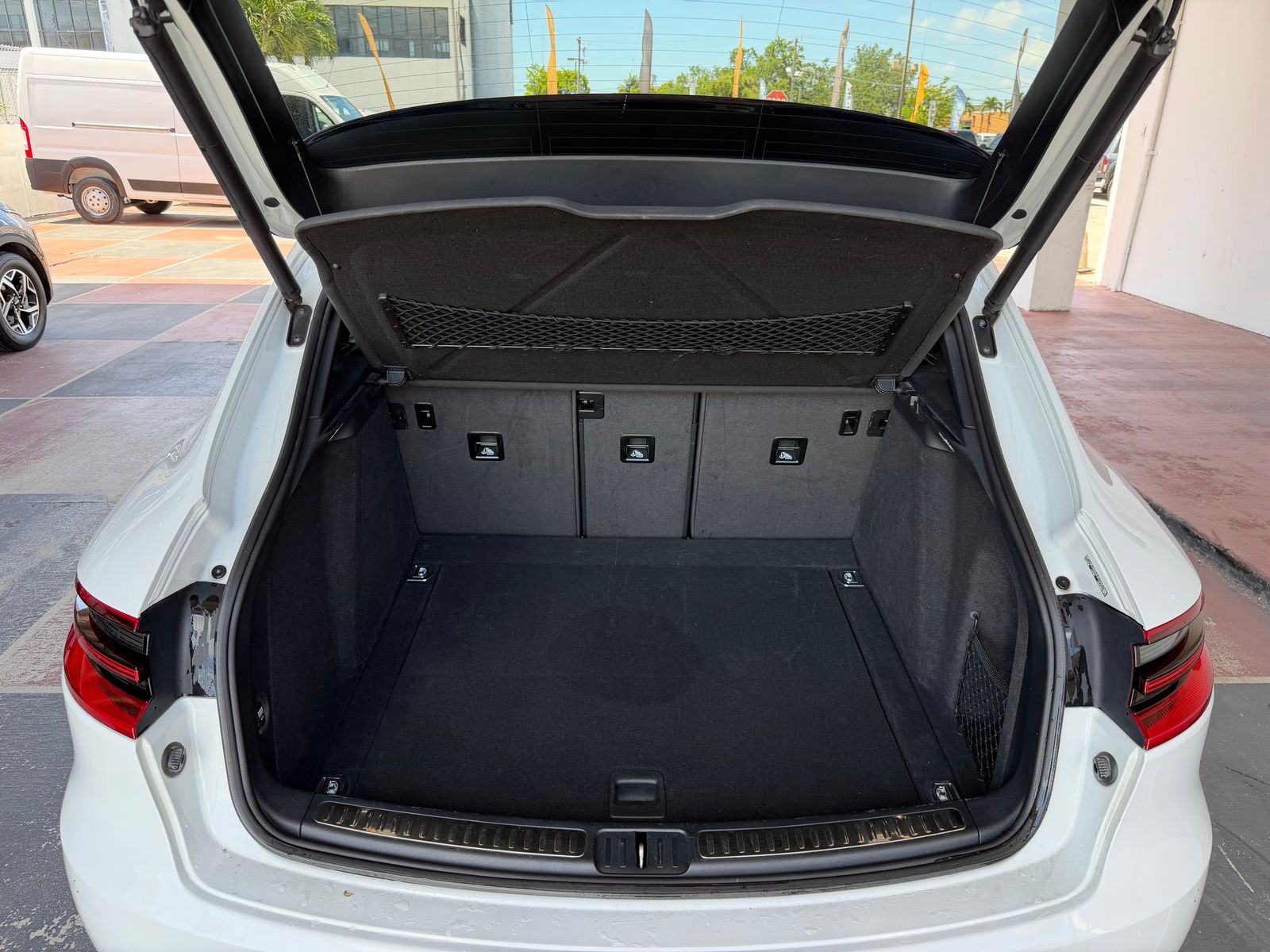 2018 Porsche Macan Base AWD