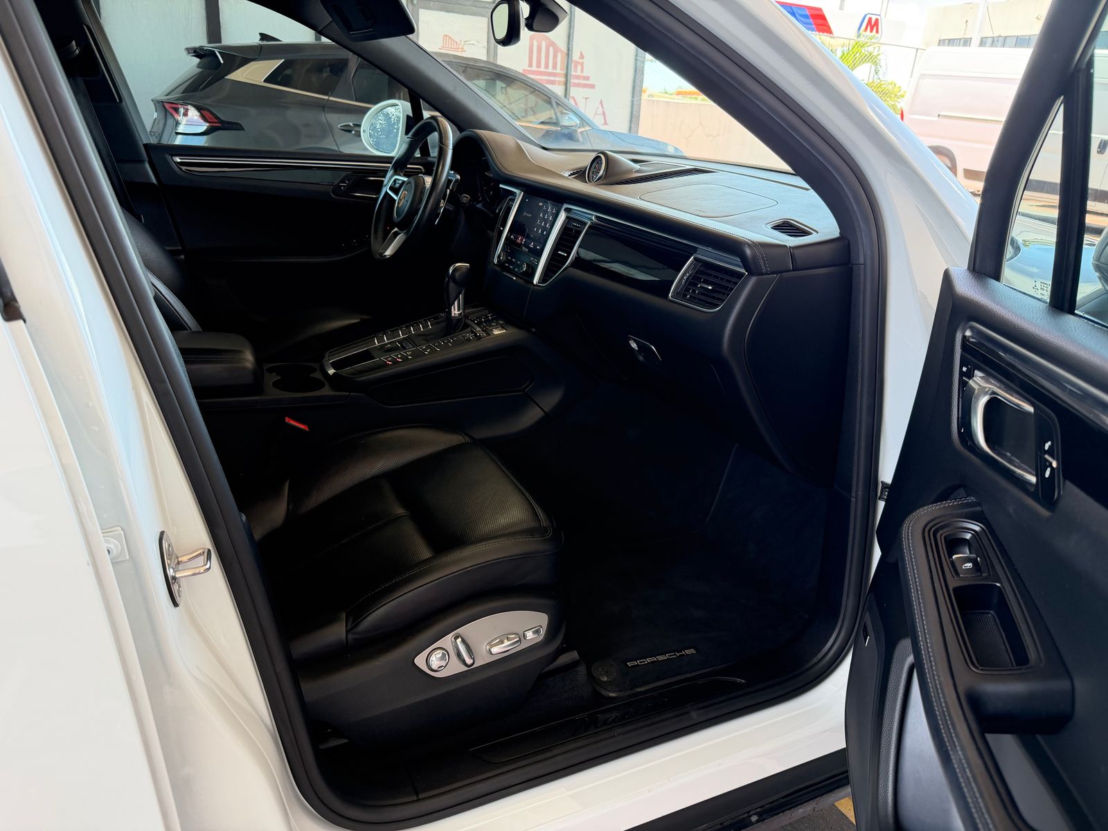 2018 Porsche Macan Base AWD