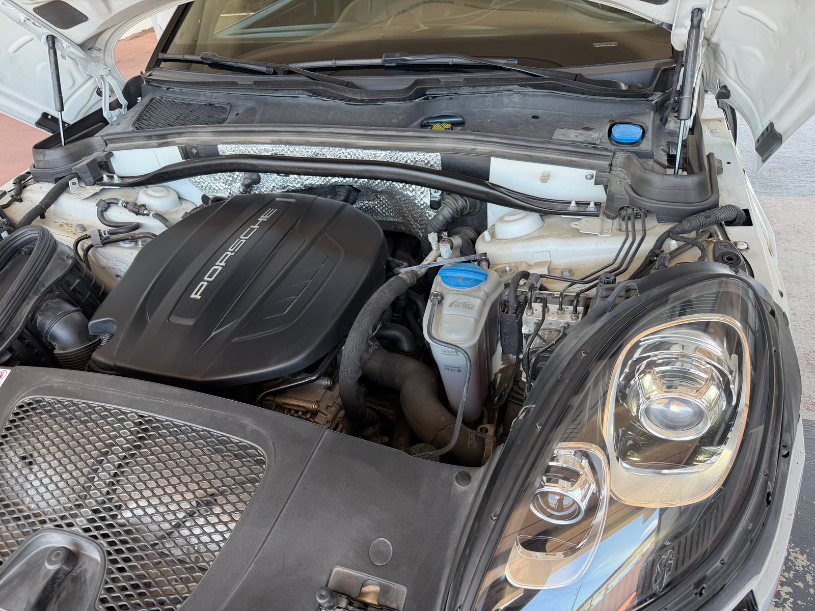 2018 Porsche Macan Base AWD