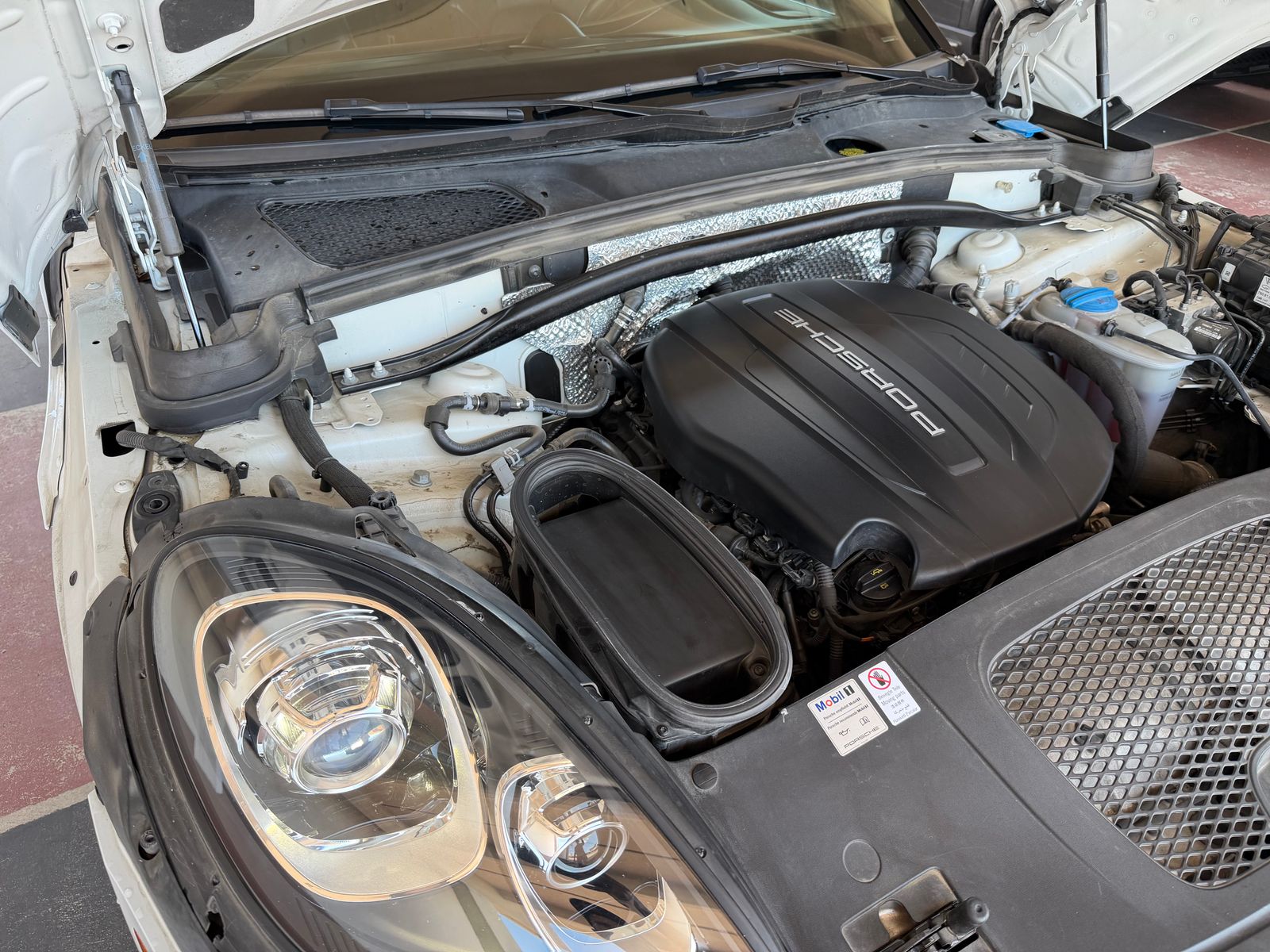 2018 Porsche Macan Base AWD