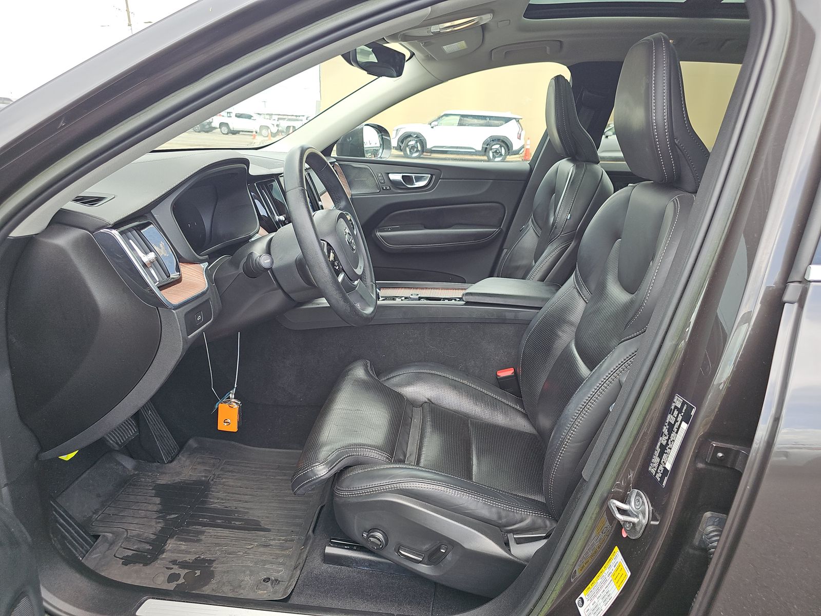 2023 Volvo XC60 B5 Ultimate AWD