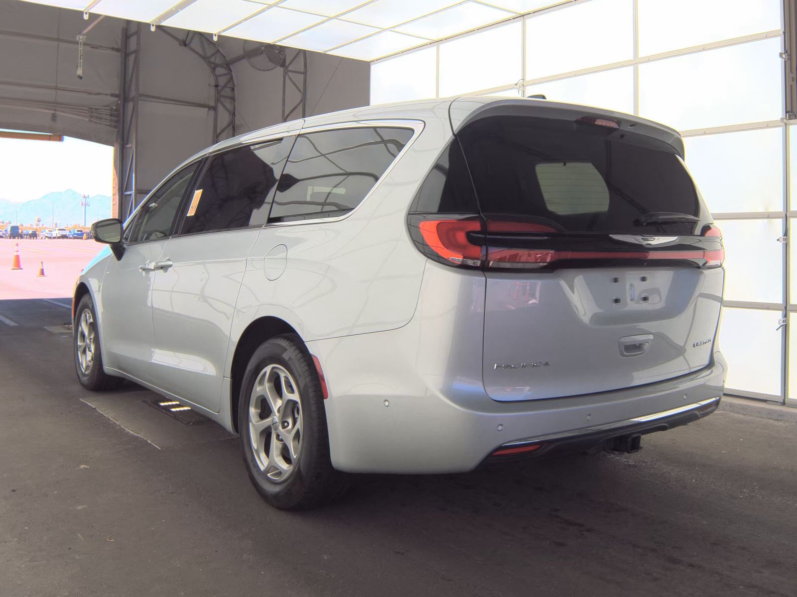 2024 Chrysler Pacifica Limited FWD