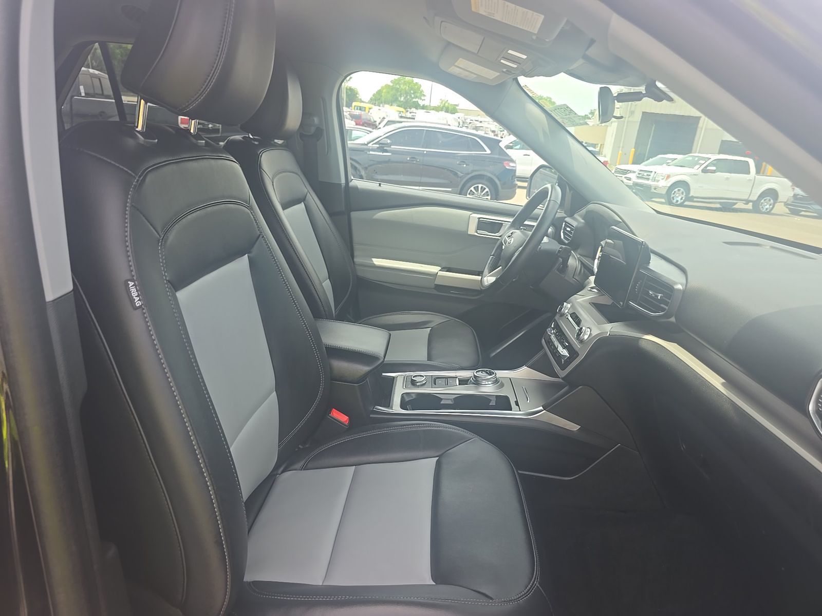2023 Ford Explorer XLT AWD