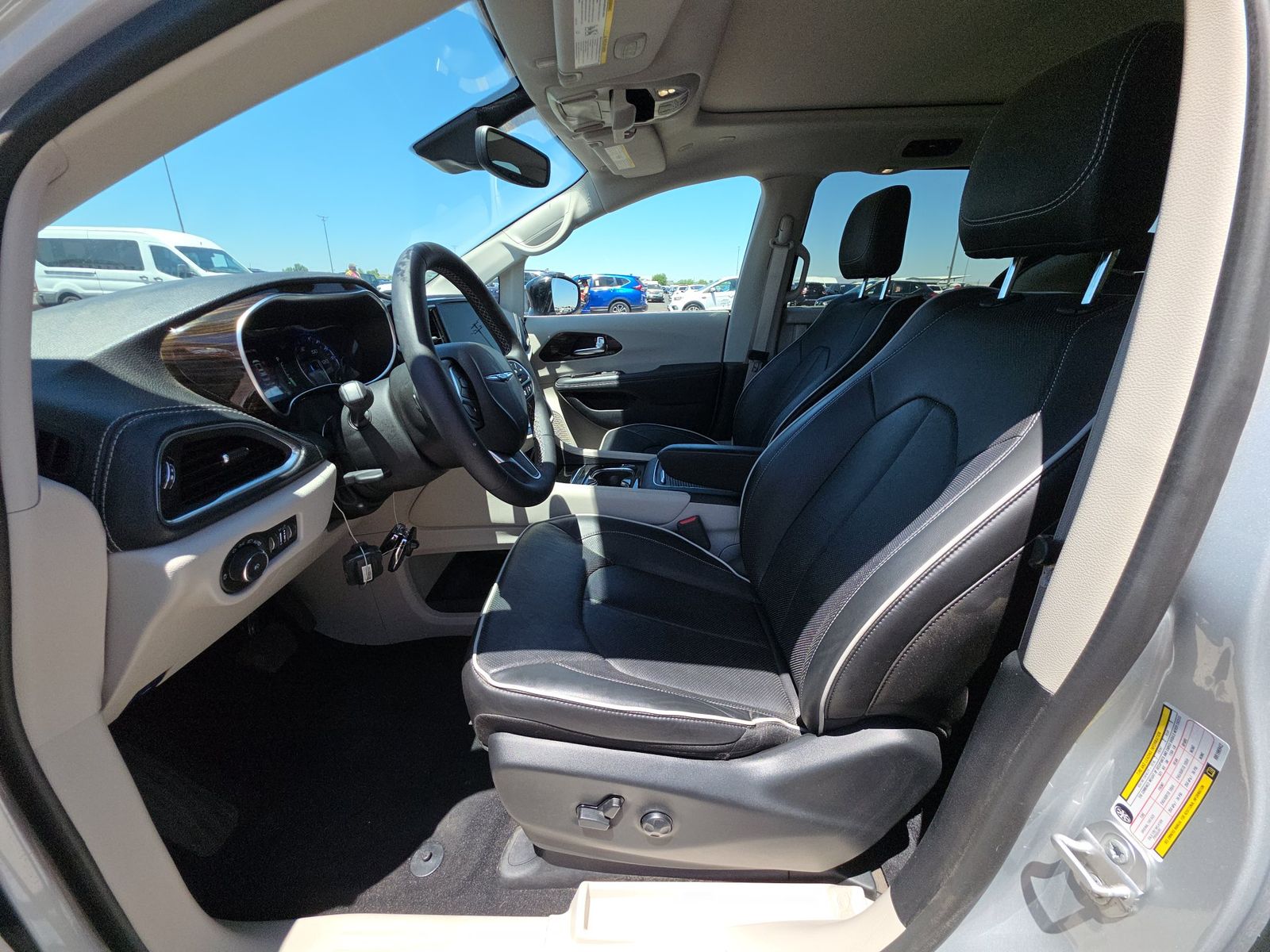 2024 Chrysler Pacifica Limited FWD