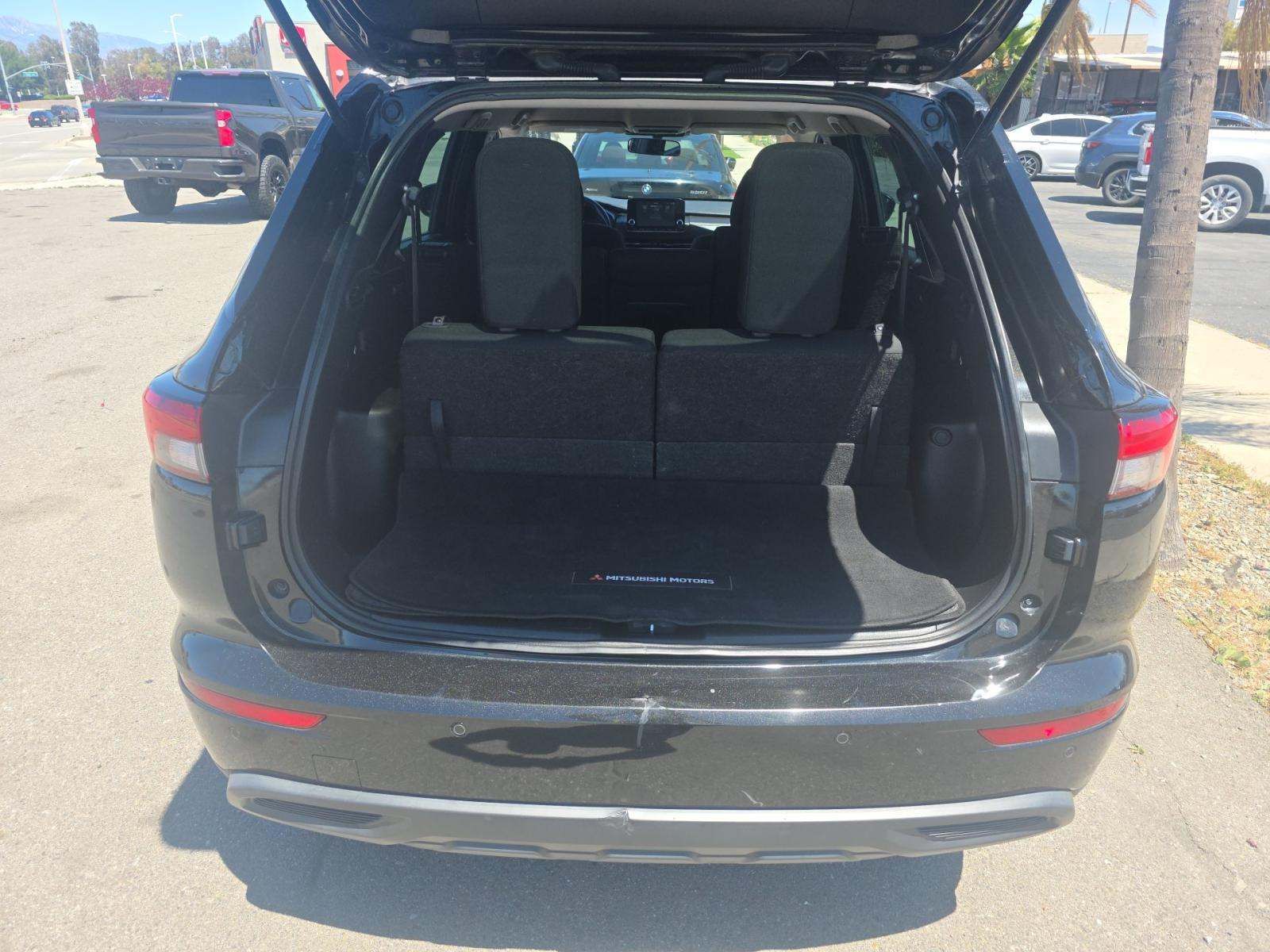 2023 Mitsubishi Outlander ES FWD
