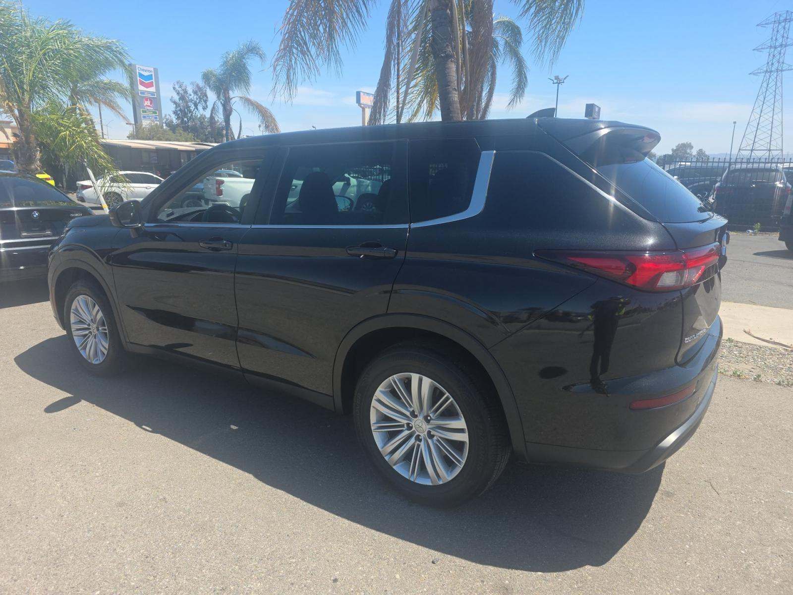2023 Mitsubishi Outlander ES FWD
