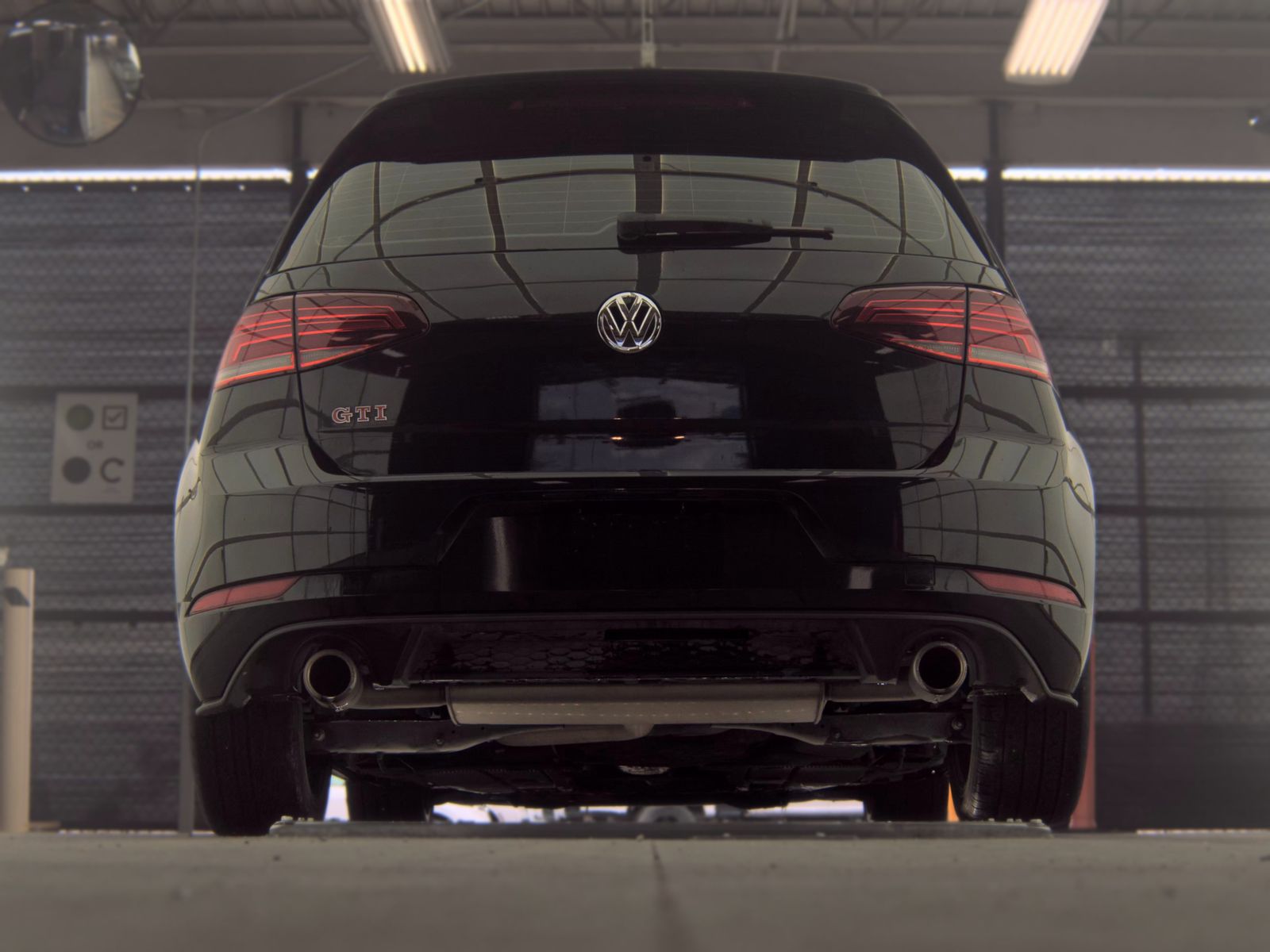 2021 Volkswagen Golf GTI 2.0T SE FWD