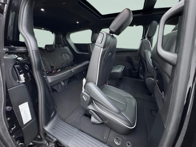 2026 Chrysler Pacifica Limited FWD