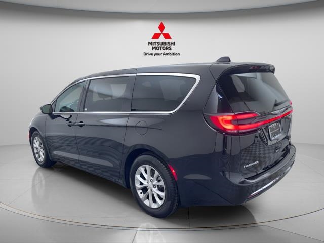 2026 Chrysler Pacifica Limited FWD
