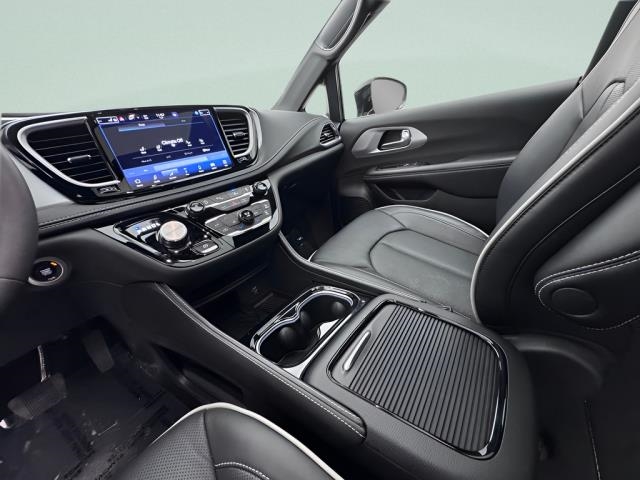 2026 Chrysler Pacifica Limited FWD