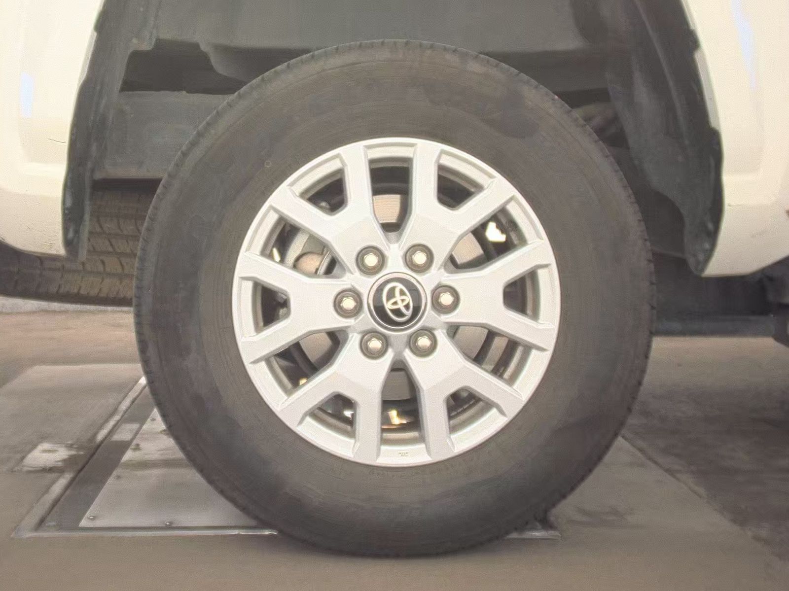 2025 Toyota Tacoma SR5 AWD