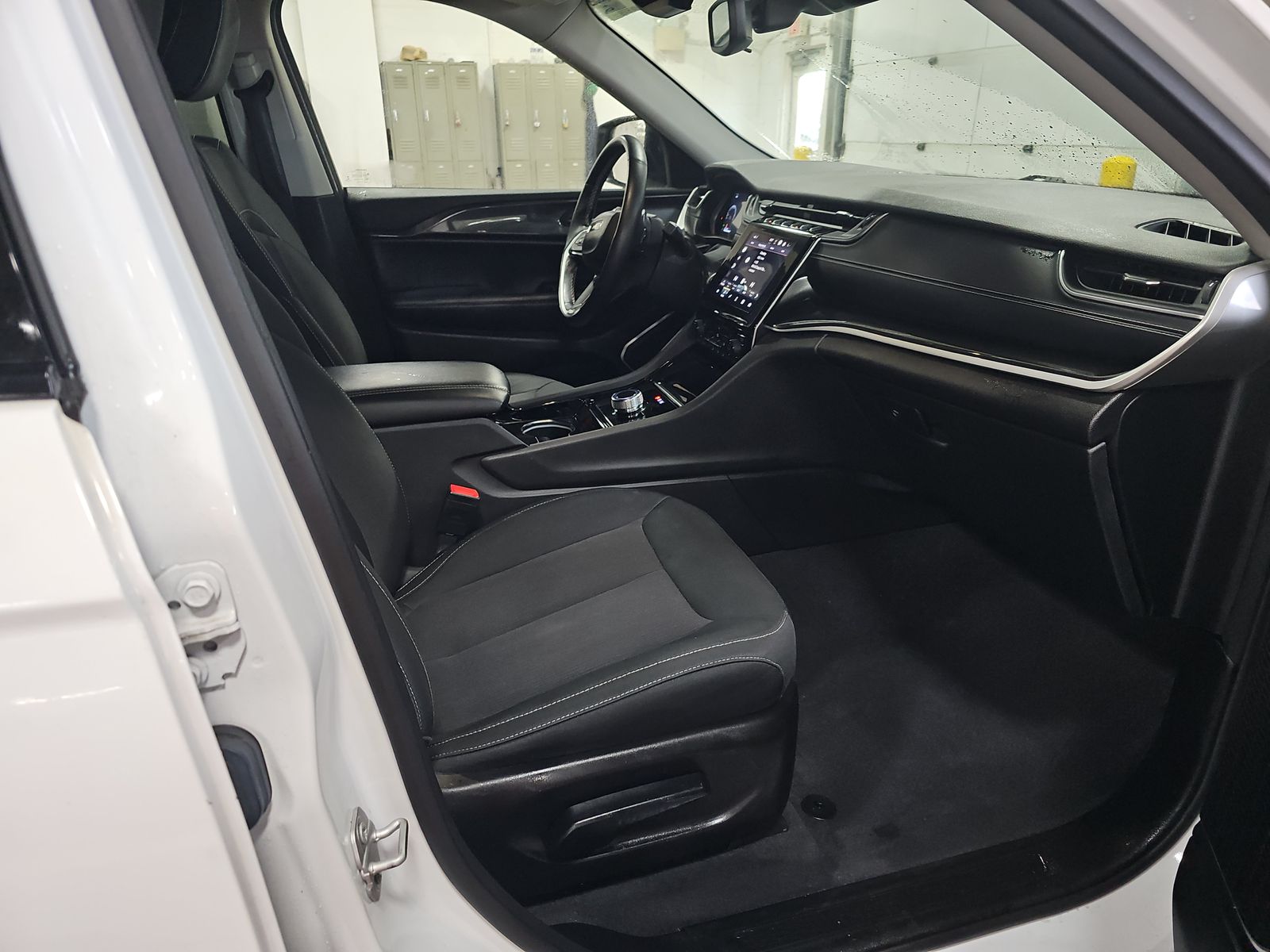 2022 Jeep Grand Cherokee L Laredo AWD
