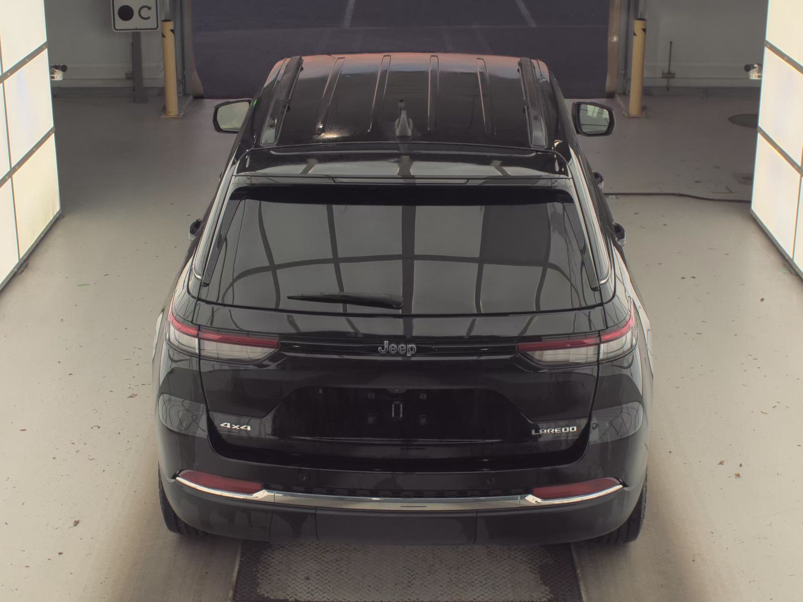 2023 Jeep Grand Cherokee Laredo AWD