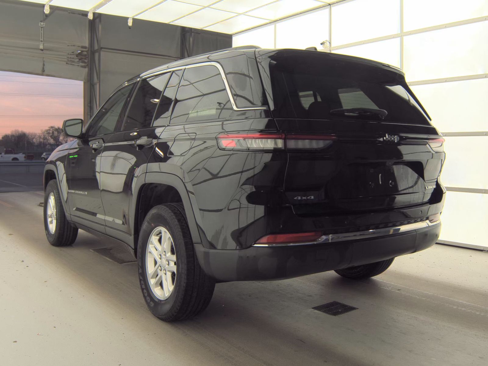 2023 Jeep Grand Cherokee Laredo AWD