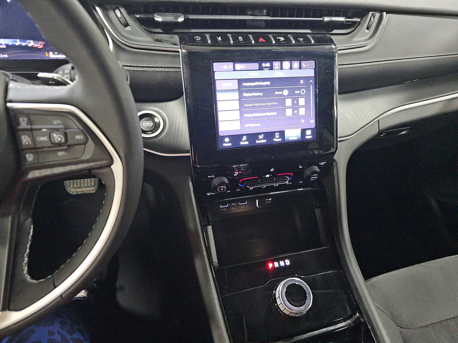 2023 Jeep Grand Cherokee Laredo AWD
