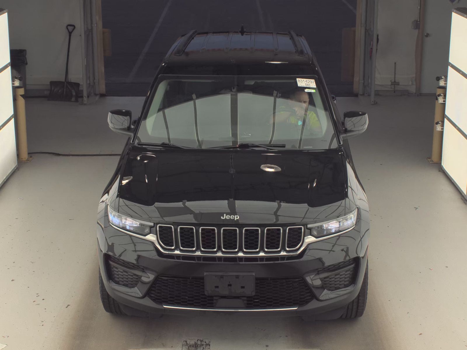 2023 Jeep Grand Cherokee Laredo AWD